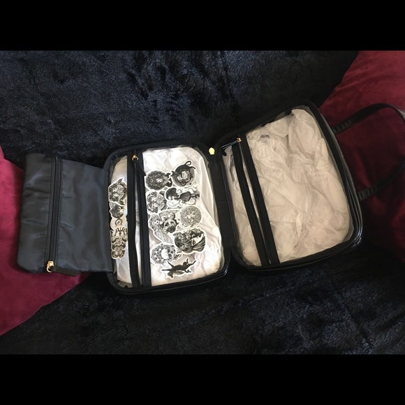 🌺🗝🖤VICTORIAS SECRET BLACK LASER CUT ROSE GOLD METALLIC CASE🖤🗝🌺 - Picture 10 of 10